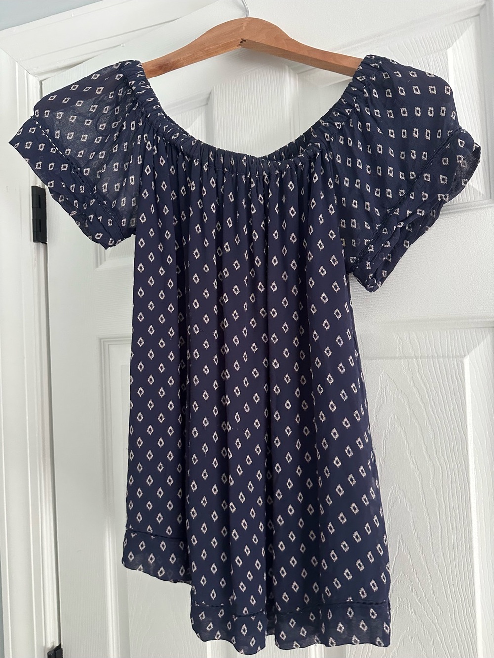 Lucky Brand size XS Navy Blue Diamond Print Off-Shoulder Tunic